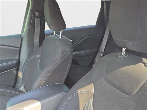 Used 2020 Jeep Cherokee Latitude image 16