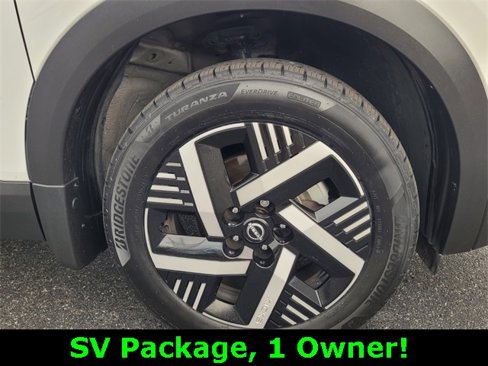 Used 2025 Nissan Kicks SV w/ Charging Package image 9