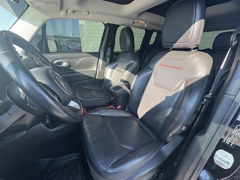 Used 2016 Jeep Renegade Trailhawk w/ Premium Trailhawk Package image 23