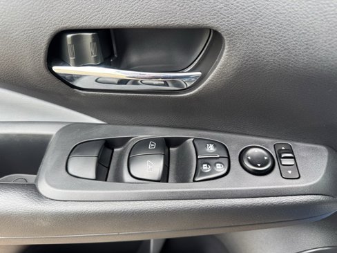 Used 2023 Nissan Kicks SR w/ SR Premium Package image 9