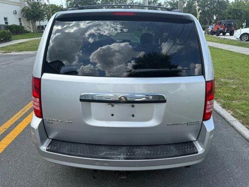 Used 2010 Chrysler Town & Country Touring w/ Trailer Tow Group image 6