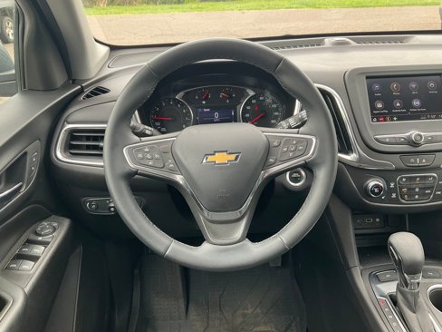 Used 2023 Chevrolet Equinox LT image 3