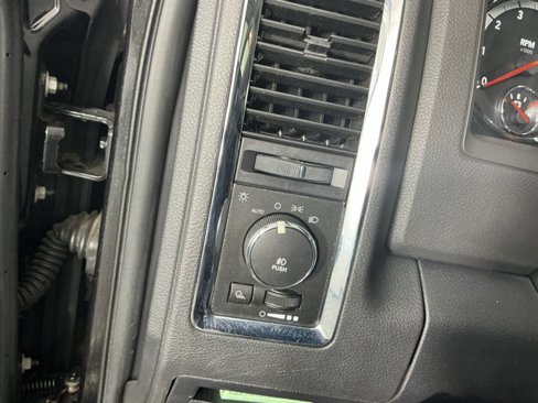 Used 2011 RAM 1500 Laramie image 31