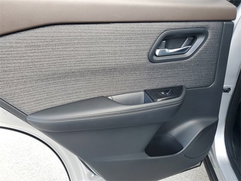 Used 2021 Nissan Rogue SV image 10