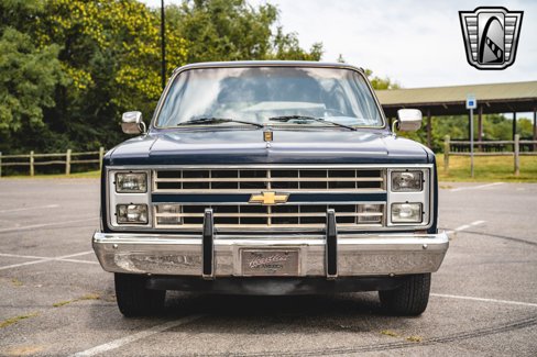 Used 1985 Chevrolet Suburban 2WD image 9