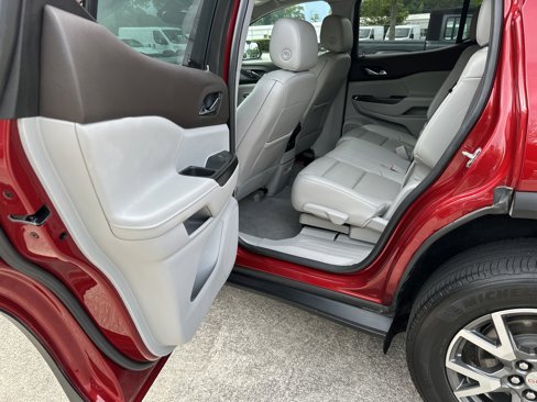 Used 2021 GMC Acadia SLT w/ Preferred Package image 24