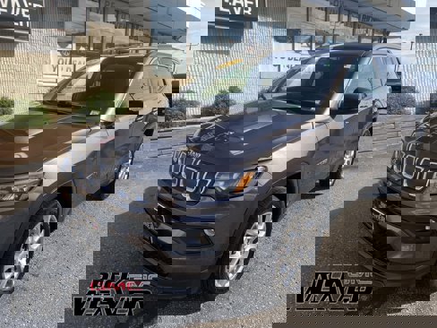 Used 2022 Jeep Compass Latitude image 1