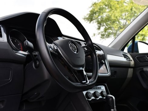 Used 2018 Volkswagen Tiguan SEL image 13