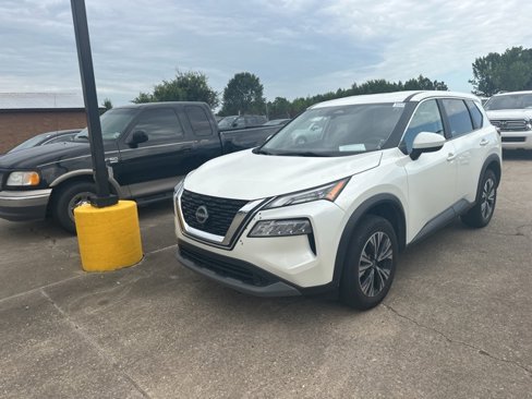 Used 2023 Nissan Rogue SV image 3