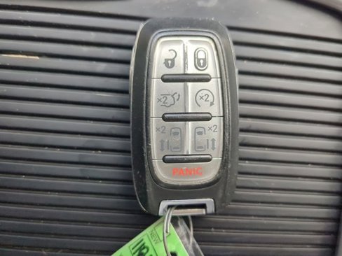 Used 2020 Chrysler Pacifica Limited image 26