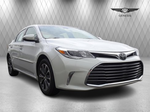 Used 2018 Toyota Avalon XLE Premium image 5