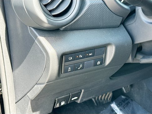 Certified 2021 Nissan Kicks S image 10
