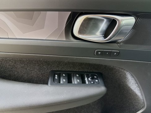 Used 2023 Volvo C40 Recharge Core w/ Protection Package Premier image 18