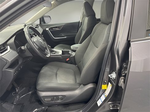 Used 2022 Toyota RAV4 XLE image 3