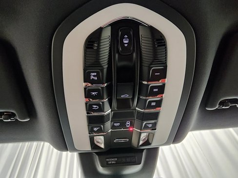 Used 2025 Porsche Macan image 20