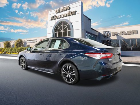 Used 2018 Toyota Camry SE image 7