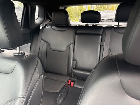 Used 2023 Jeep Compass Latitude image 15