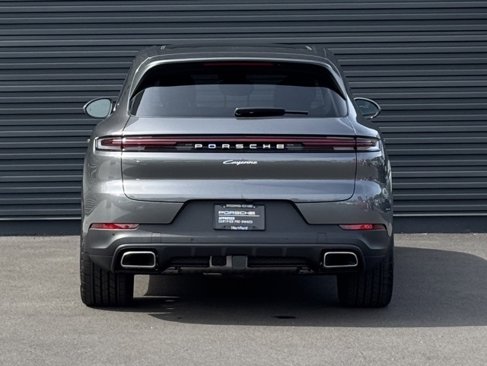 Used 2025 Porsche Cayenne image 6