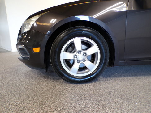 Used 2016 Chevrolet Cruze LT image 9