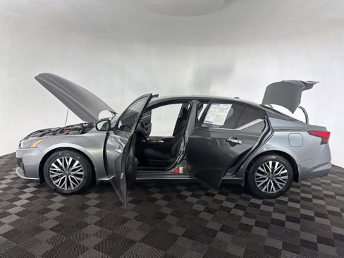 Used 2023 Nissan Altima 2.5 SV w/ SV Premium Package image 13
