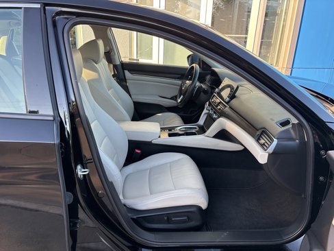 Used 2018 Honda Accord Touring image 27