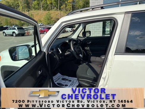Used 2023 Jeep Renegade Latitude image 10