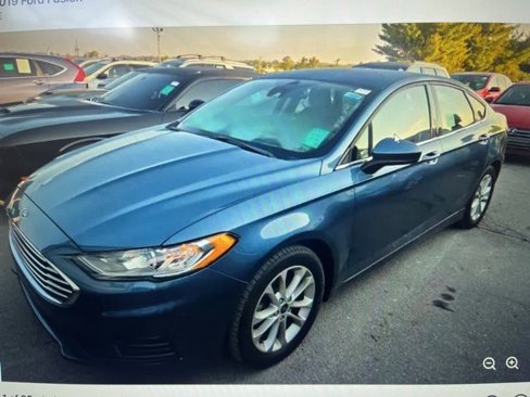 Used 2019 Ford Fusion SE image 2