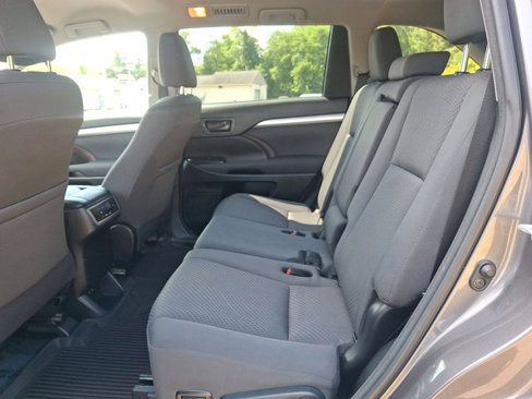 Used 2017 Toyota Highlander LE image 20
