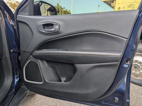 Used 2017 Jeep Compass Latitude image 9