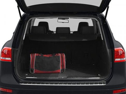 Used 2014 Volkswagen Touareg TDI image 12