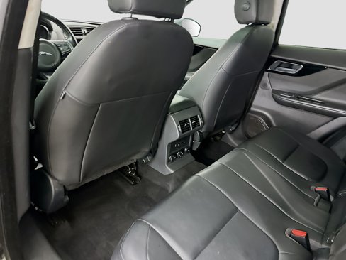 Used 2017 Jaguar F-PACE Premium image 29