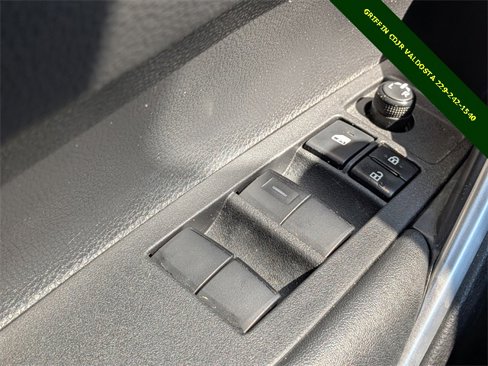 Used 2022 Toyota Corolla Cross XLE image 22