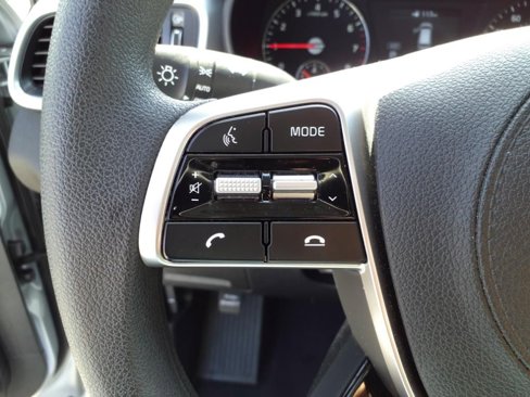 Used 2020 Kia Sorento LX image 20