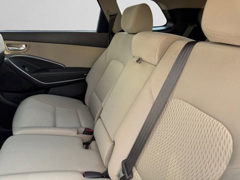 Used 2017 Hyundai Santa Fe SE image 13