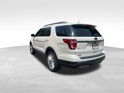 Used 2019 Ford Explorer XLT w/ Equipment Group 202A image 7