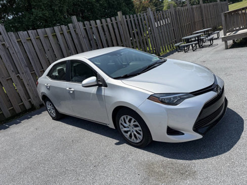 Used 2019 Toyota Corolla LE image 2