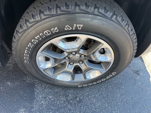 Used 2019 Jeep Cherokee Trailhawk w/ Comfort & Convenience Group image 29