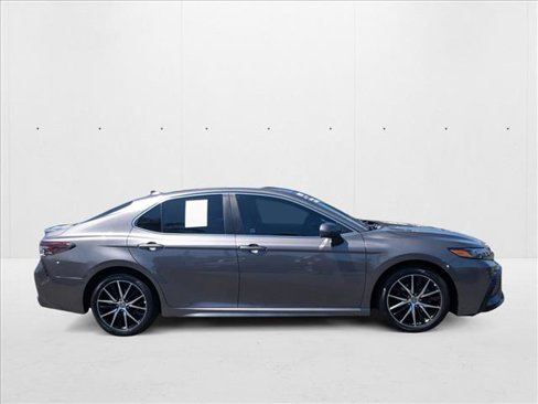 Used 2021 Toyota Camry SE image 4