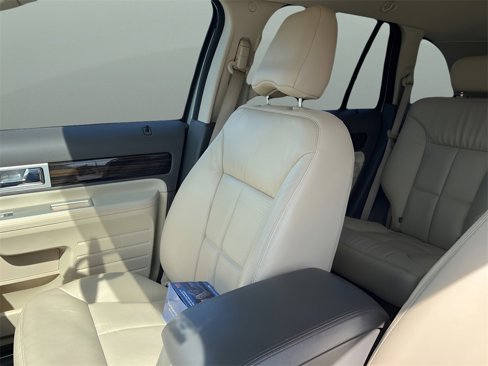Used 2010 Lincoln MKX 2WD image 8
