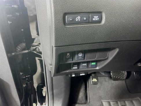 Certified 2020 Nissan Rogue Sport SV image 8