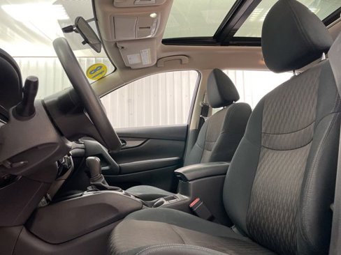 Used 2018 Nissan Rogue SV image 8