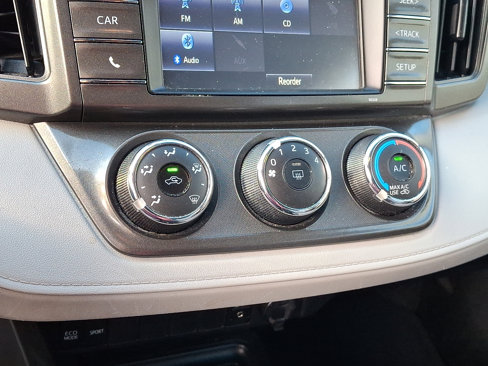 Used 2015 Toyota RAV4 LE image 16