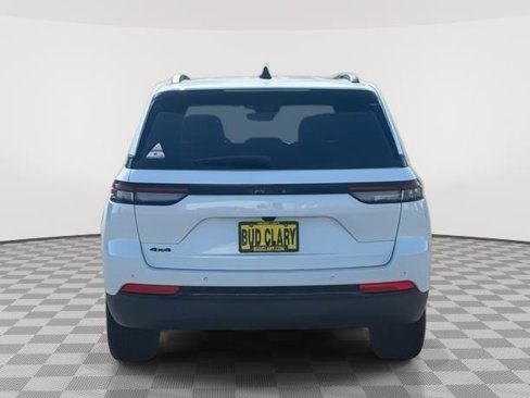 New 2025 Jeep Grand Cherokee Altitude image 4