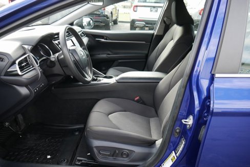 Used 2018 Toyota Camry LE image 2
