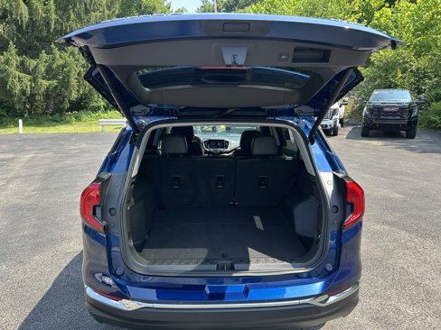 Used 2022 GMC Terrain SLT w/ LPO, Floor Liner Package image 7