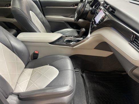 Used 2019 Toyota Camry XLE image 34