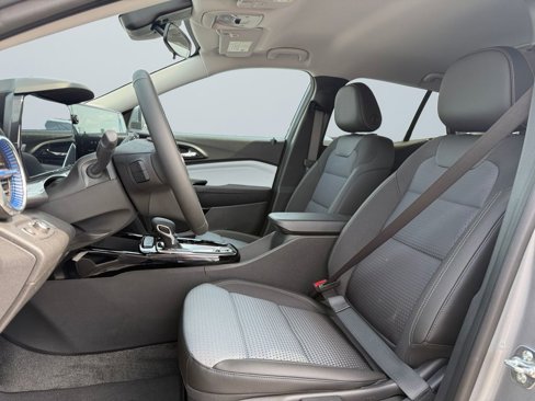 New 2025 Chevrolet Trax LT w/ Driver Confidence Package image 9
