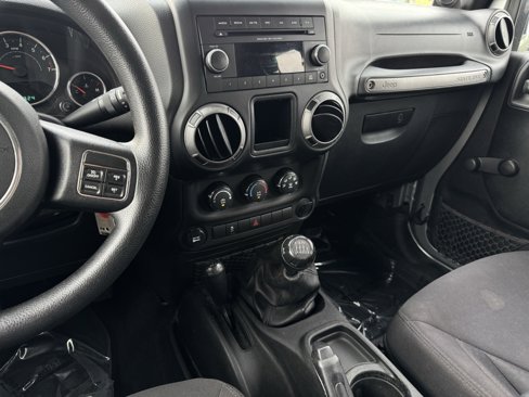 Used 2013 Jeep Wrangler Unlimited Sport image 13