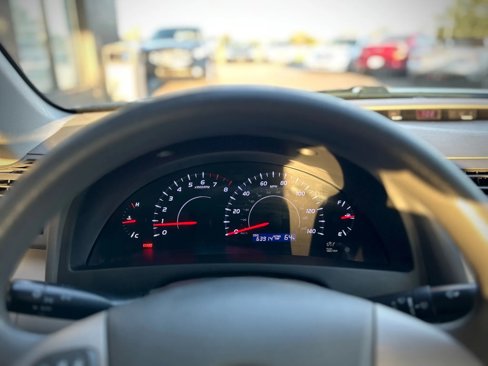 Used 2011 Toyota Camry image 11