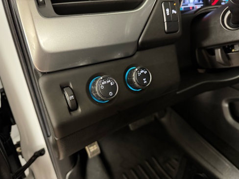 Used 2018 Chevrolet Suburban LS image 18